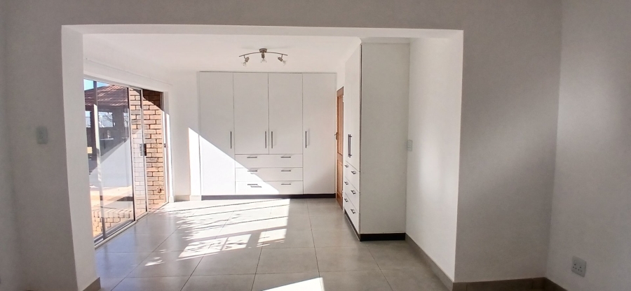 3 Bedroom Property for Sale in Heuweloord Gauteng