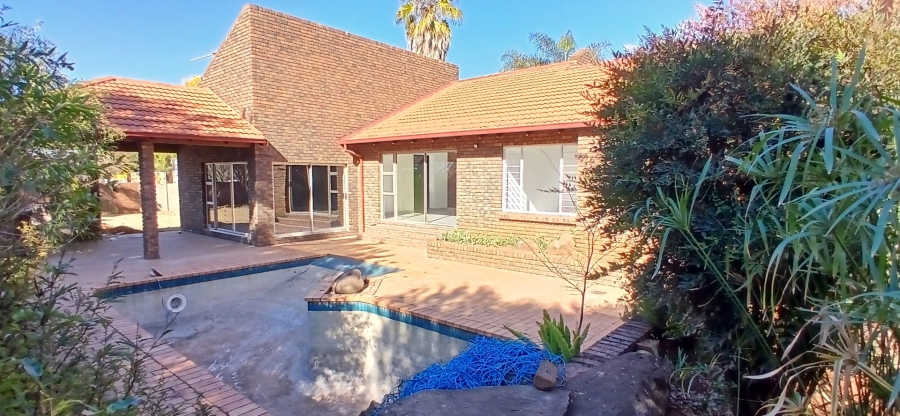 3 Bedroom Property for Sale in Heuweloord Gauteng