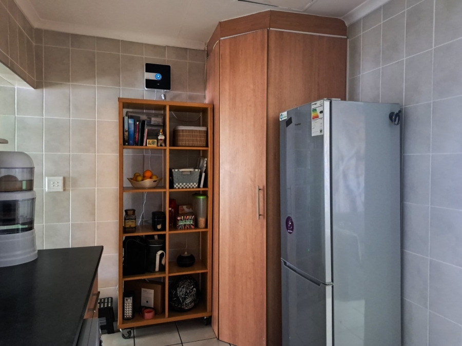 To Let 2 Bedroom Property for Rent in Vorna Valley Gauteng