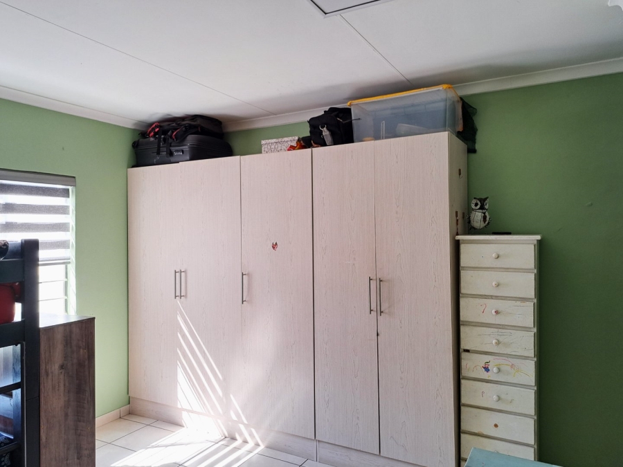 To Let 2 Bedroom Property for Rent in Vorna Valley Gauteng