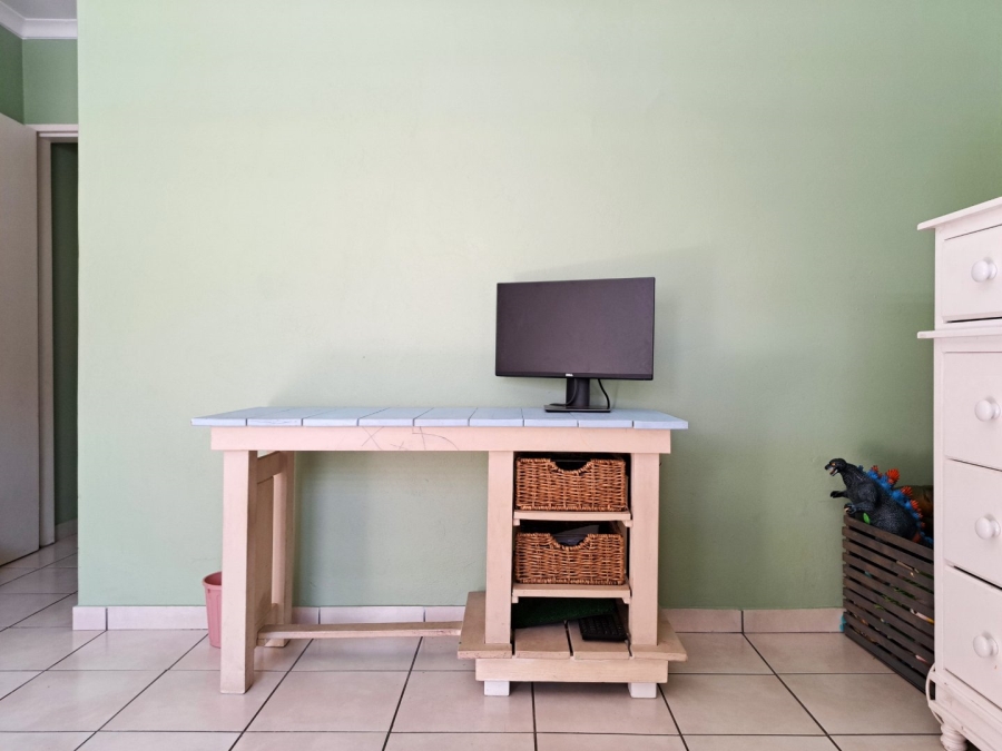 To Let 2 Bedroom Property for Rent in Vorna Valley Gauteng