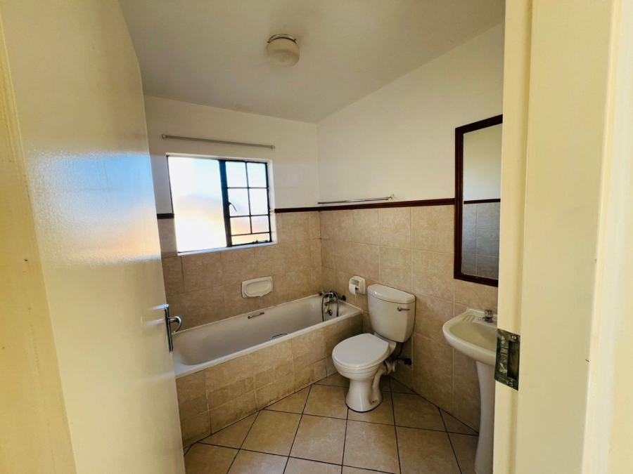 To Let 3 Bedroom Property for Rent in Noordwyk Gauteng