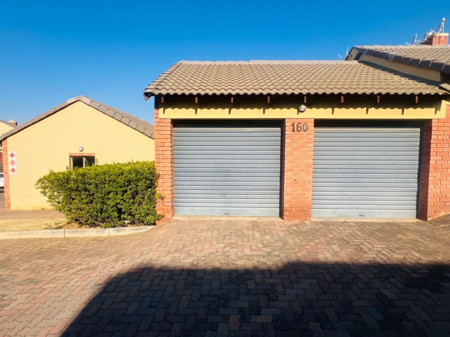 To Let 3 Bedroom Property for Rent in Noordwyk Gauteng