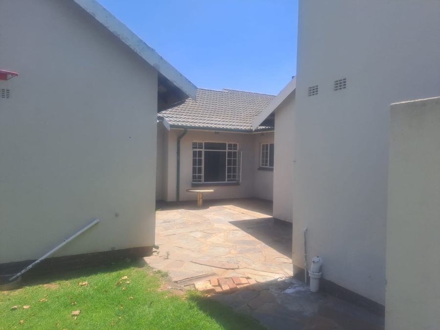 To Let 4 Bedroom Property for Rent in Parkrand Gauteng