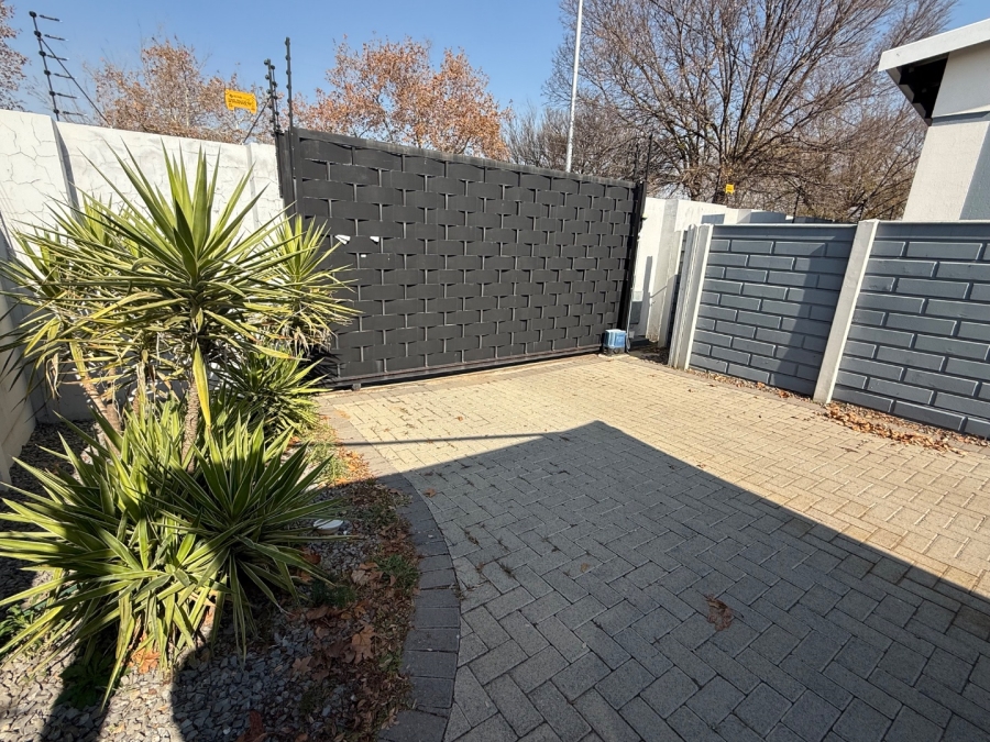 2 Bedroom Property for Sale in Lambton Gauteng