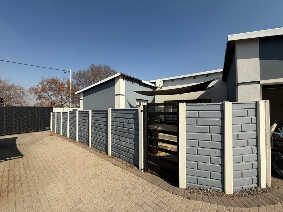 2 Bedroom Property for Sale in Lambton Gauteng