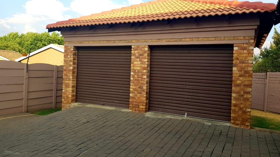 2 Bedroom Property for Sale in Nimrod Park Gauteng