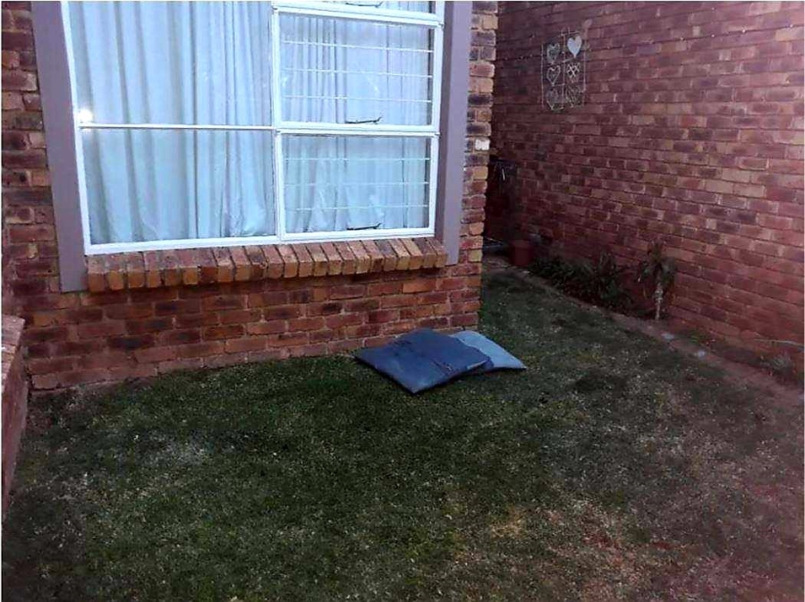 2 Bedroom Property for Sale in Nimrod Park Gauteng