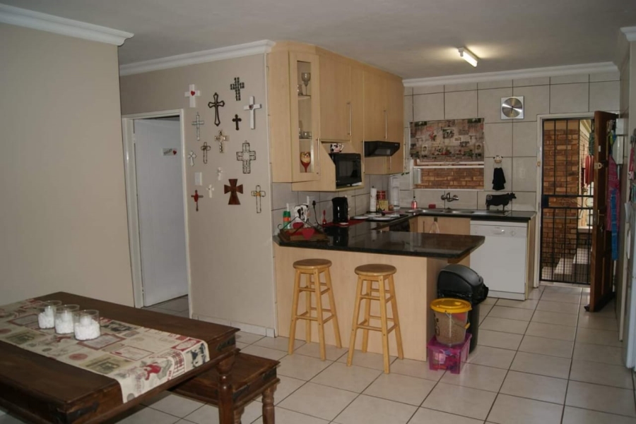 2 Bedroom Property for Sale in Nimrod Park Gauteng