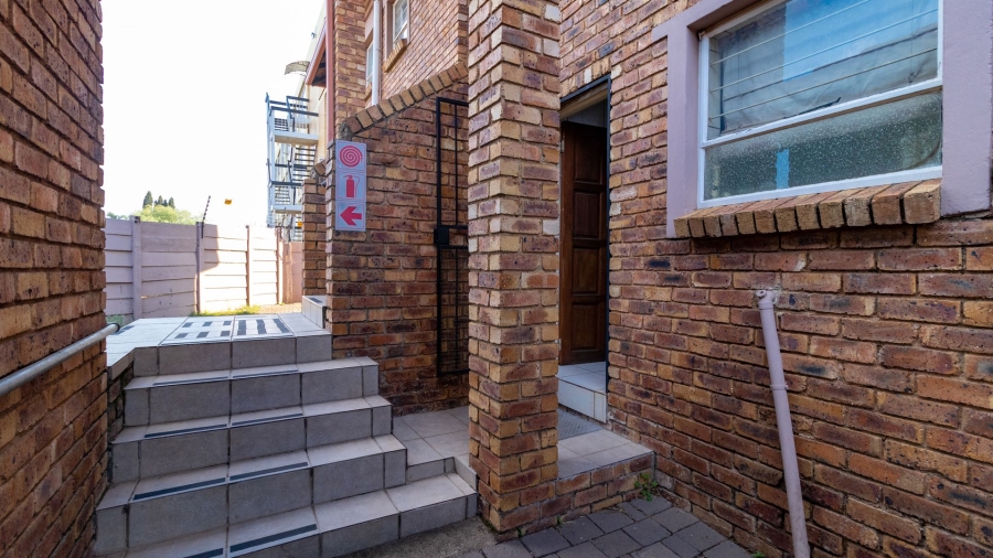 2 Bedroom Property for Sale in Nimrod Park Gauteng