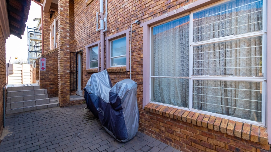 2 Bedroom Property for Sale in Nimrod Park Gauteng
