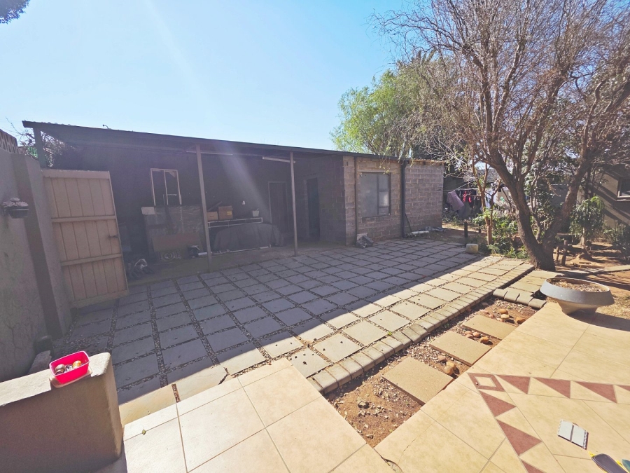 7 Bedroom Property for Sale in Primrose Gauteng