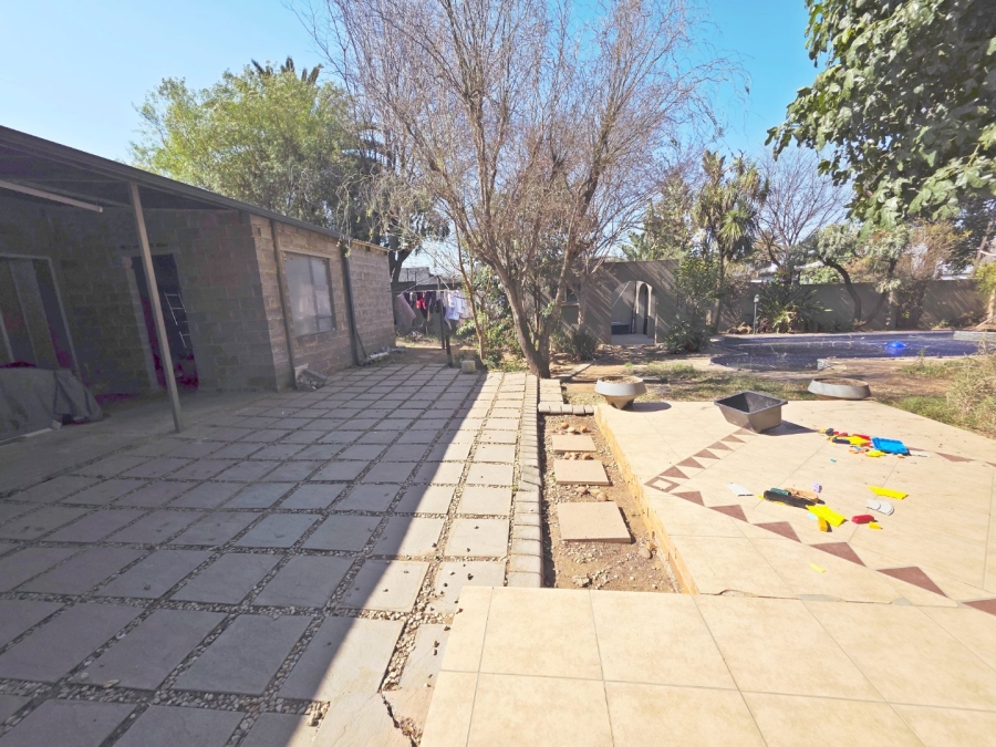 7 Bedroom Property for Sale in Primrose Gauteng