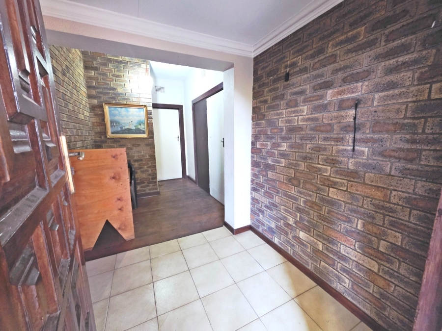7 Bedroom Property for Sale in Primrose Gauteng