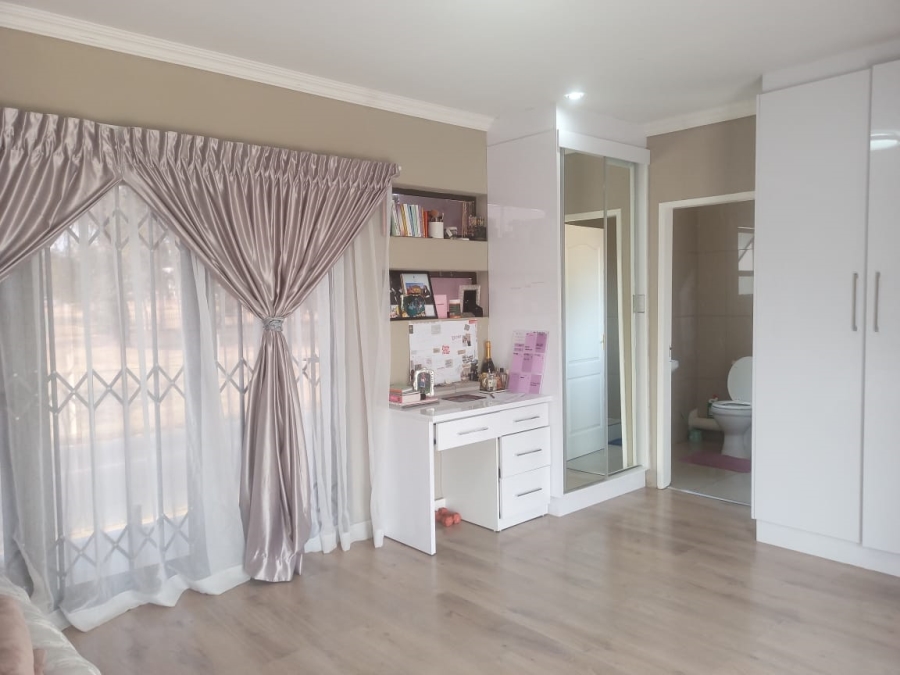 7 Bedroom Property for Sale in Evans Park Gauteng