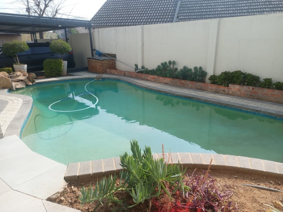 7 Bedroom Property for Sale in Evans Park Gauteng