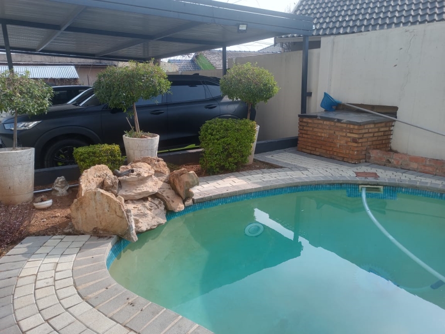 7 Bedroom Property for Sale in Evans Park Gauteng