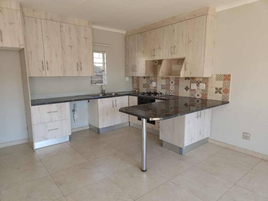 To Let 2 Bedroom Property for Rent in Robertsham Gauteng