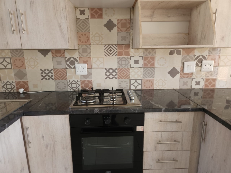 To Let 2 Bedroom Property for Rent in Robertsham Gauteng