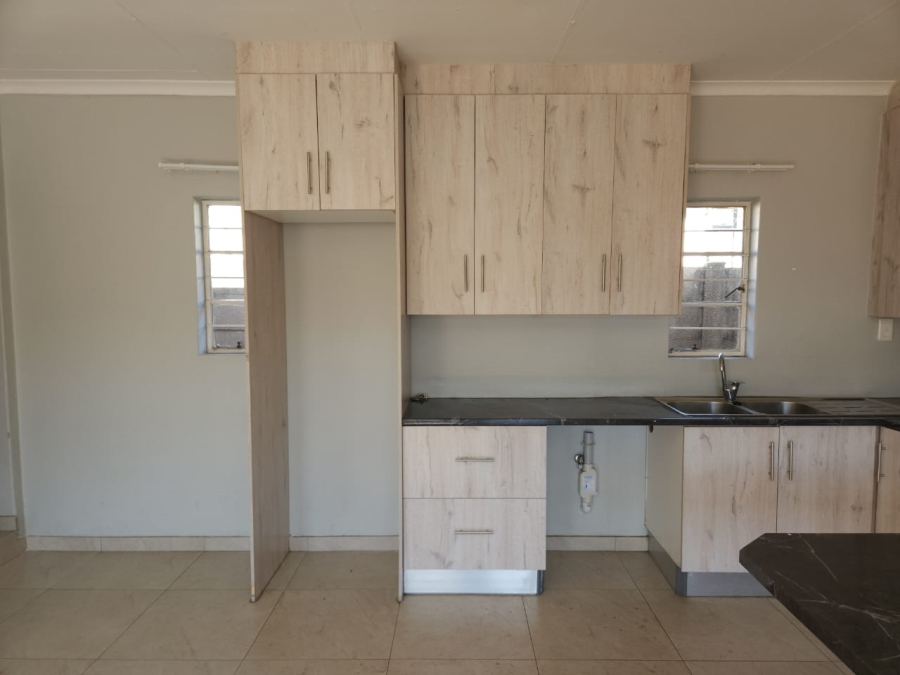 To Let 2 Bedroom Property for Rent in Robertsham Gauteng