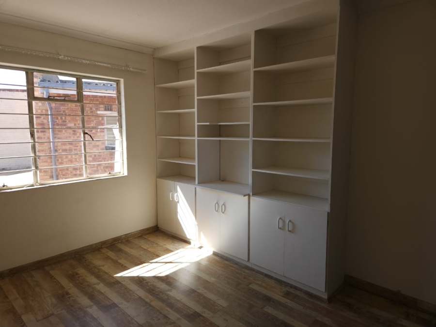 To Let 2 Bedroom Property for Rent in Robertsham Gauteng