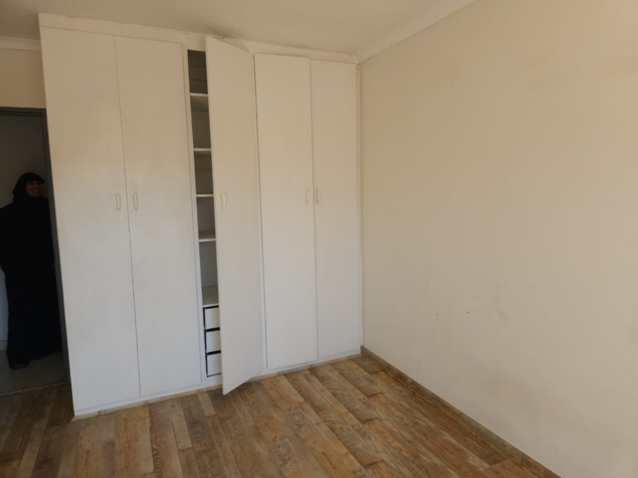 To Let 2 Bedroom Property for Rent in Robertsham Gauteng