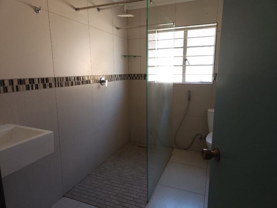 To Let 2 Bedroom Property for Rent in Robertsham Gauteng
