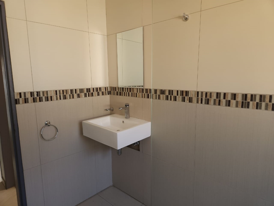To Let 2 Bedroom Property for Rent in Robertsham Gauteng