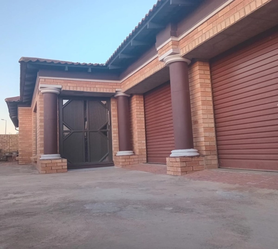 5 Bedroom Property for Sale in Etwatwa Gauteng