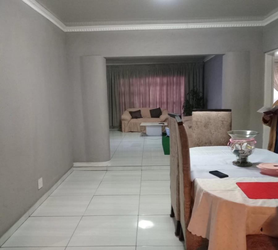 5 Bedroom Property for Sale in Etwatwa Gauteng
