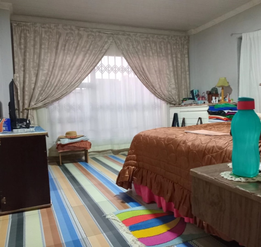 5 Bedroom Property for Sale in Etwatwa Gauteng