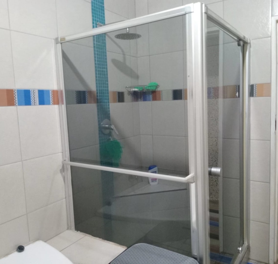 5 Bedroom Property for Sale in Etwatwa Gauteng