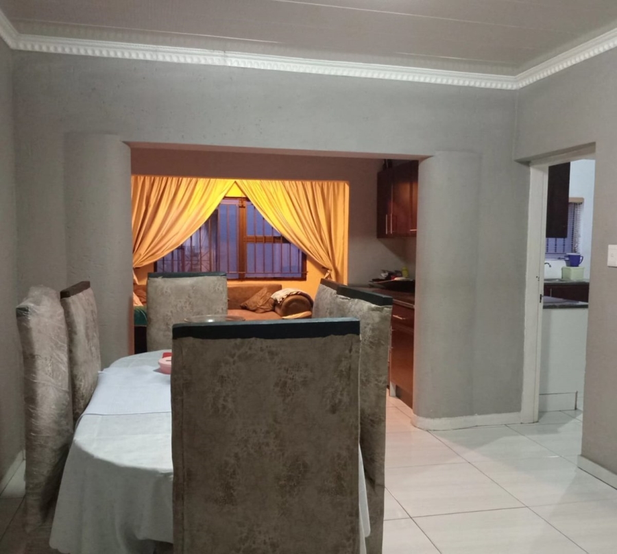 5 Bedroom Property for Sale in Etwatwa Gauteng