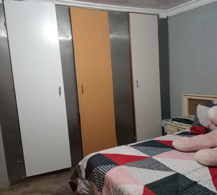 5 Bedroom Property for Sale in Etwatwa Gauteng
