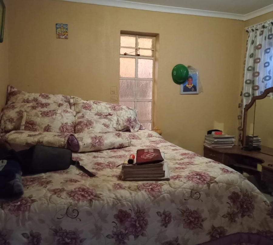 5 Bedroom Property for Sale in Etwatwa Gauteng