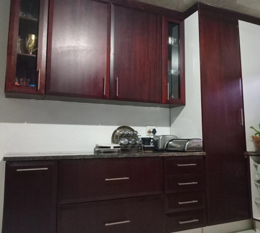 5 Bedroom Property for Sale in Etwatwa Gauteng