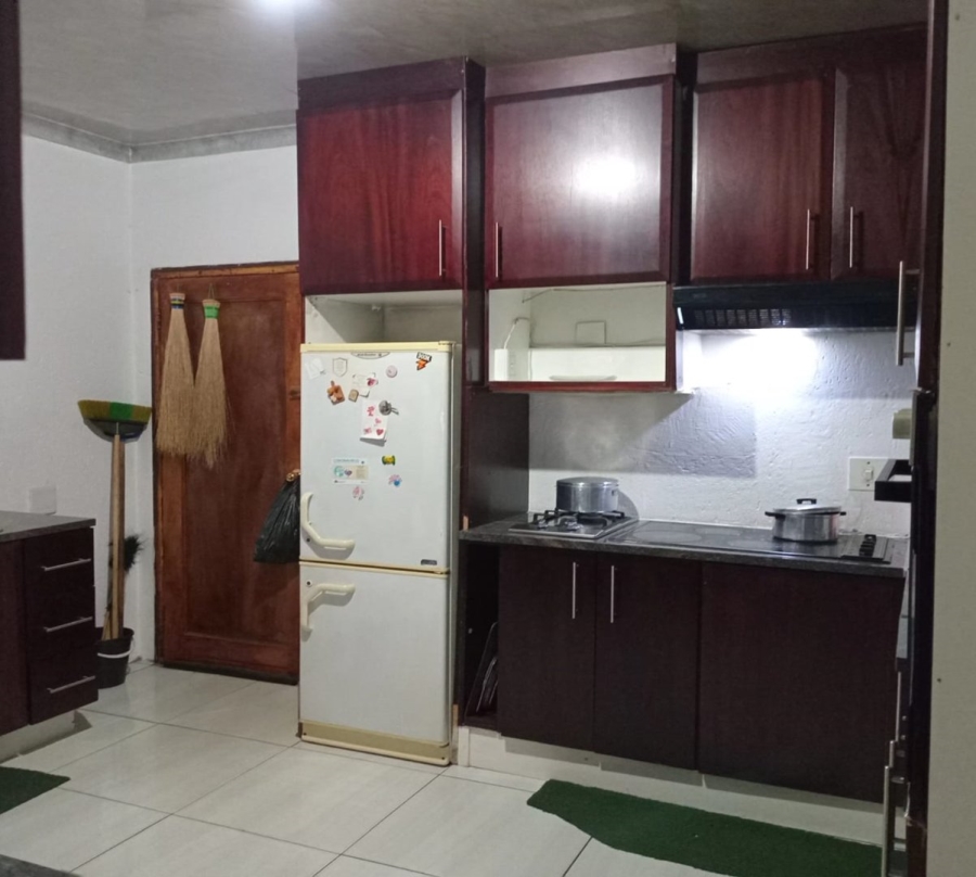 5 Bedroom Property for Sale in Etwatwa Gauteng
