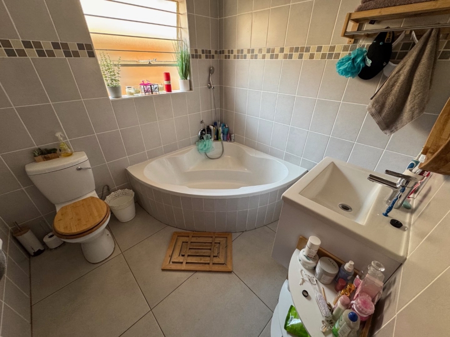 3 Bedroom Property for Sale in Birchleigh Gauteng