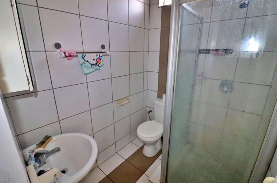 6 Bedroom Property for Sale in Primrose Gauteng