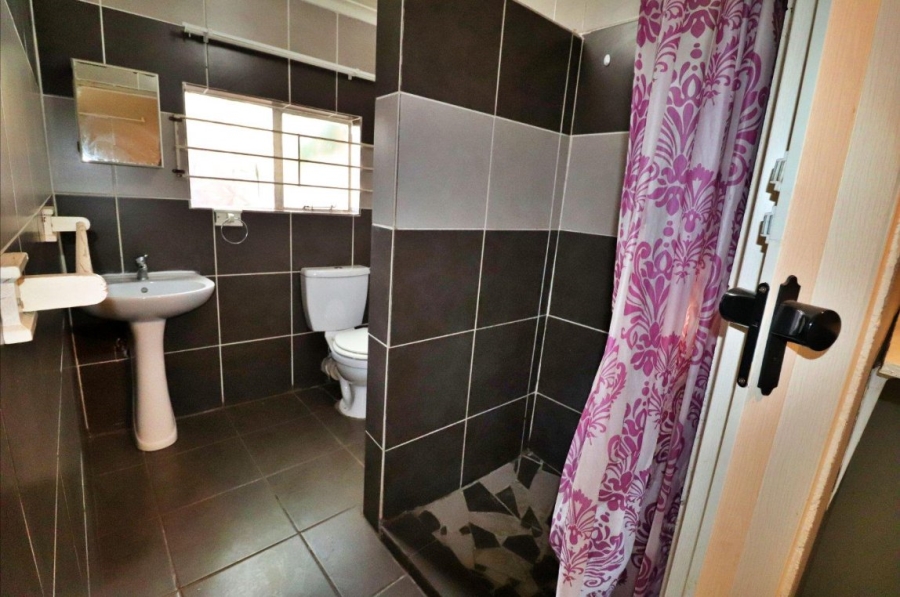 6 Bedroom Property for Sale in Primrose Gauteng