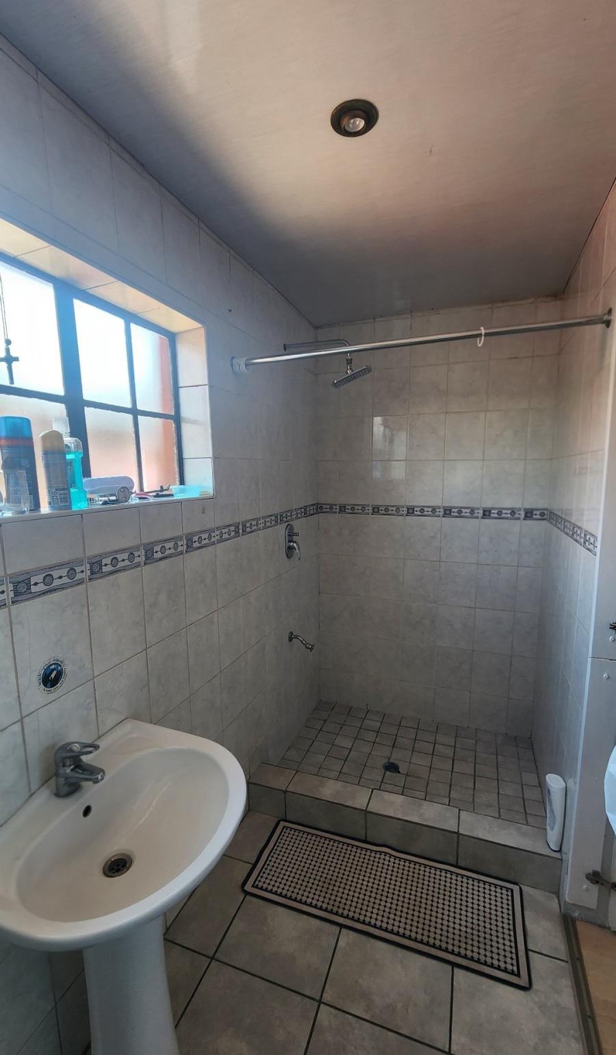 7 Bedroom Property for Sale in Maraisburg Gauteng