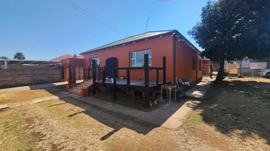 7 Bedroom Property for Sale in Maraisburg Gauteng