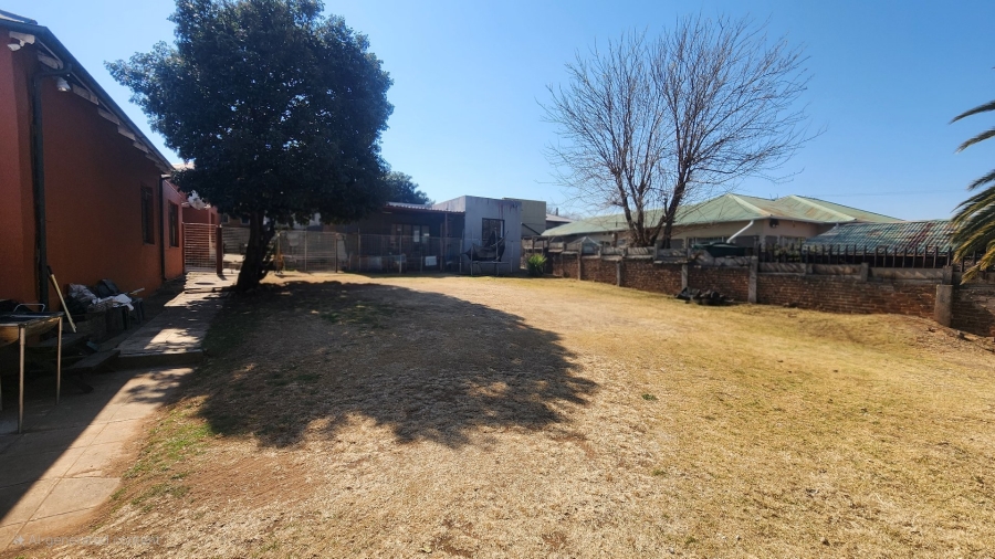 7 Bedroom Property for Sale in Maraisburg Gauteng