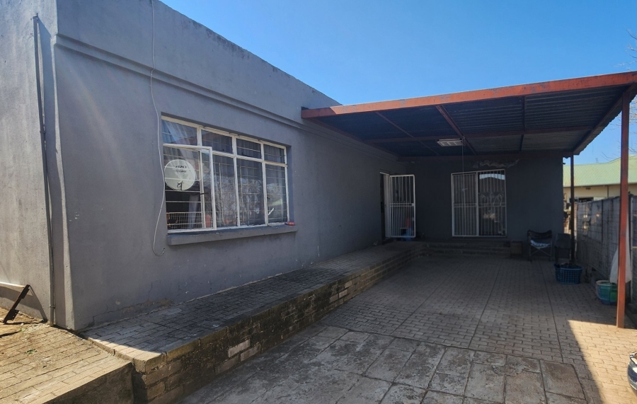 7 Bedroom Property for Sale in Maraisburg Gauteng