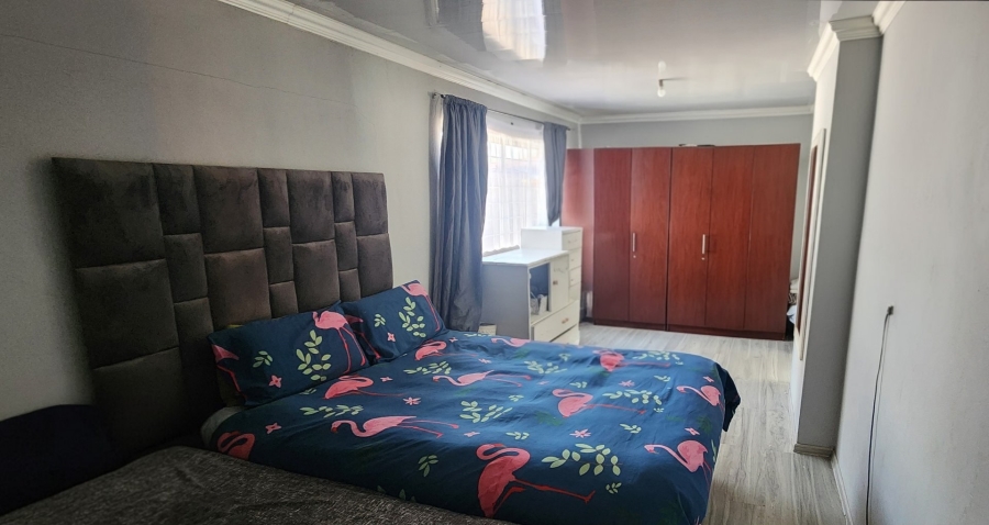 7 Bedroom Property for Sale in Maraisburg Gauteng