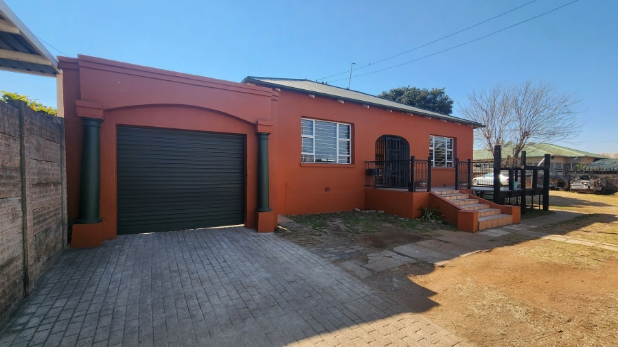 7 Bedroom Property for Sale in Maraisburg Gauteng