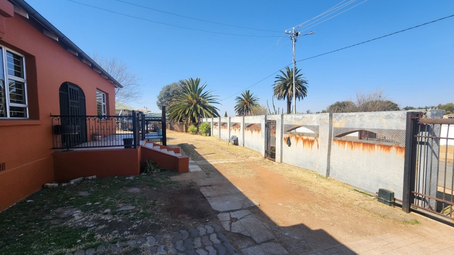 7 Bedroom Property for Sale in Maraisburg Gauteng