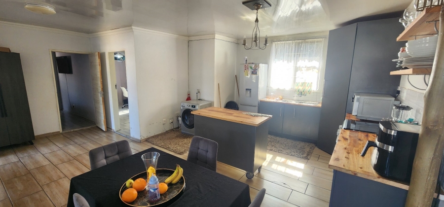 7 Bedroom Property for Sale in Maraisburg Gauteng