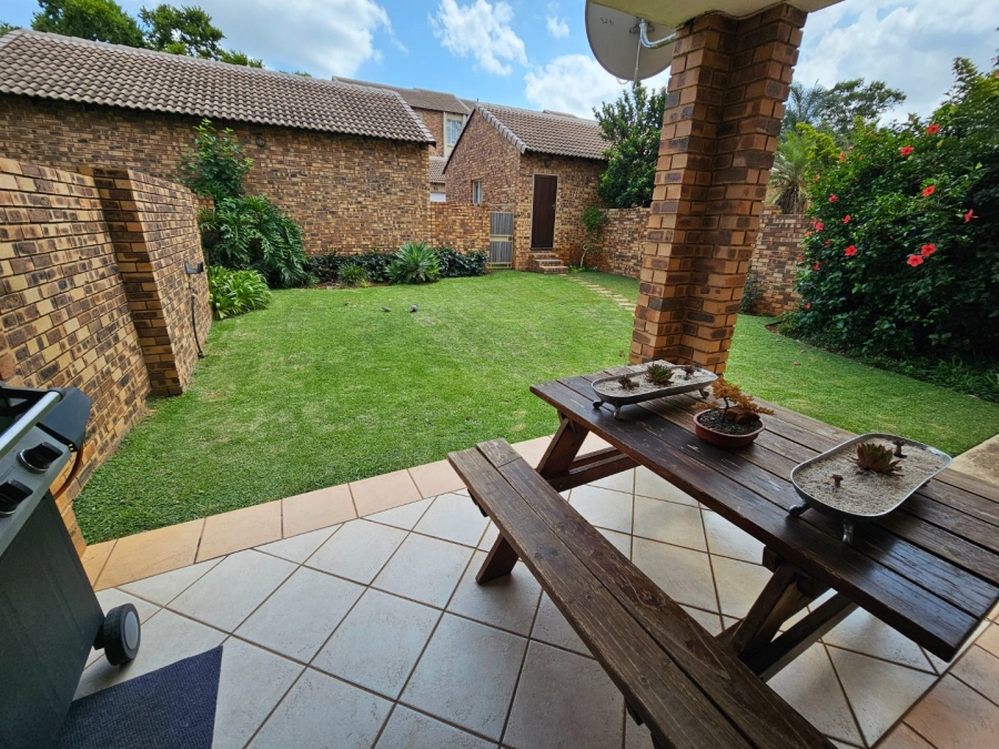 2 Bedroom Property for Sale in Die Hoewes Gauteng