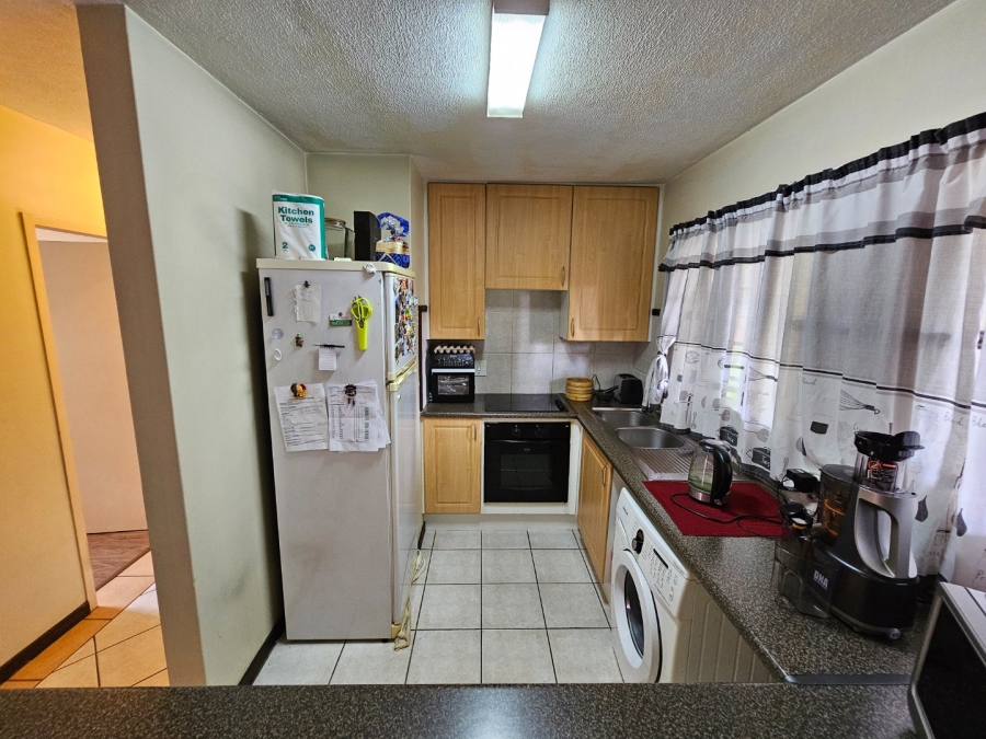 2 Bedroom Property for Sale in Die Hoewes Gauteng